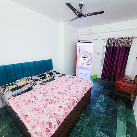 Pushpa Vatika Hotel Faizabad Luaran gambar