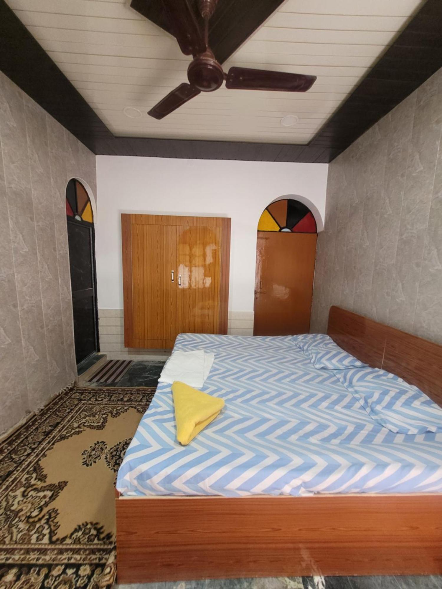 Pushpa Vatika Hotel Faizabad Luaran gambar
