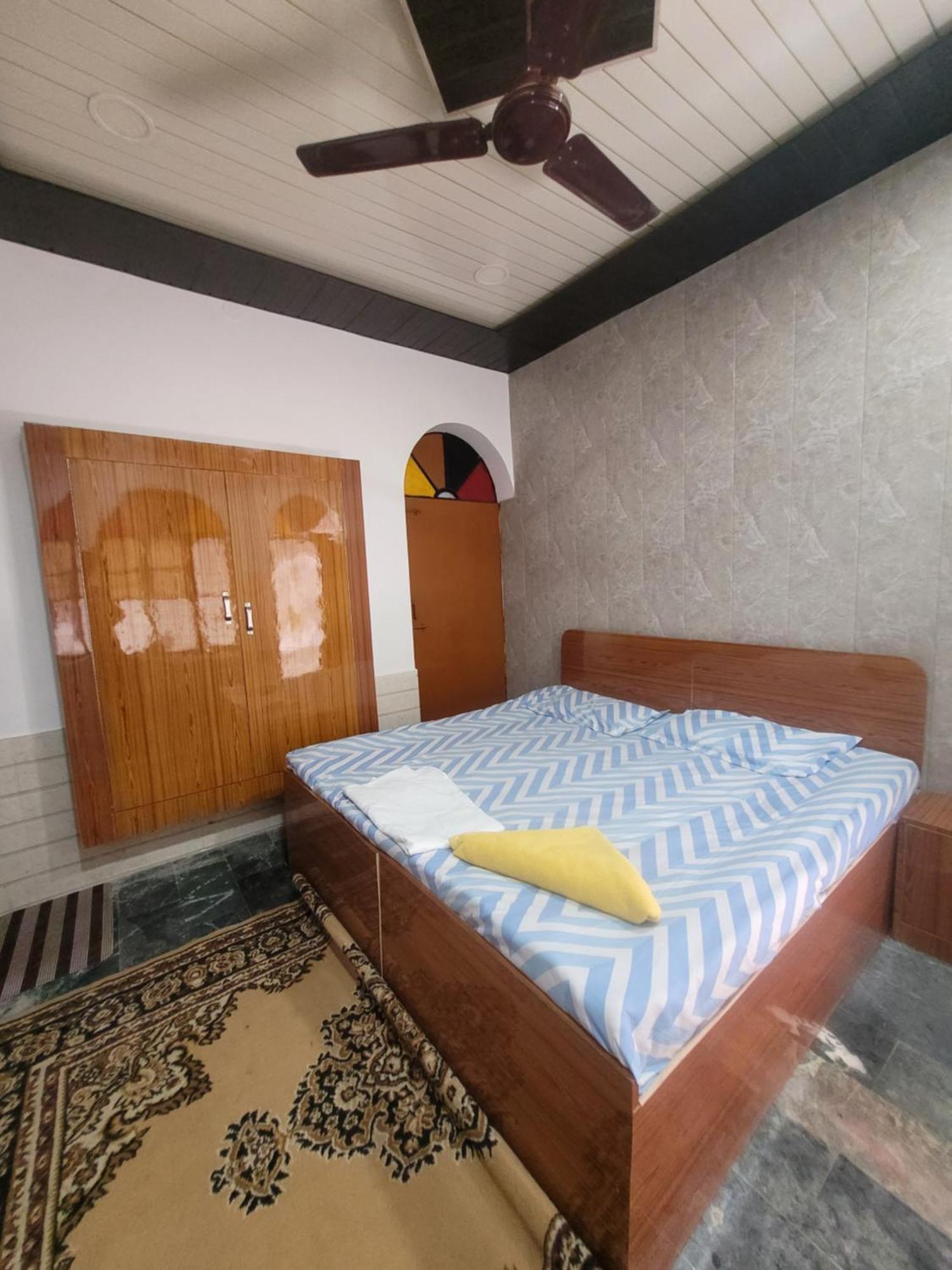Pushpa Vatika Hotel Faizabad Luaran gambar