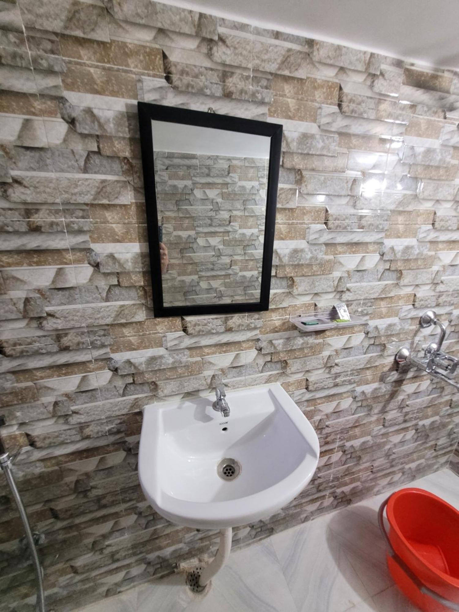 Pushpa Vatika Hotel Faizabad Luaran gambar