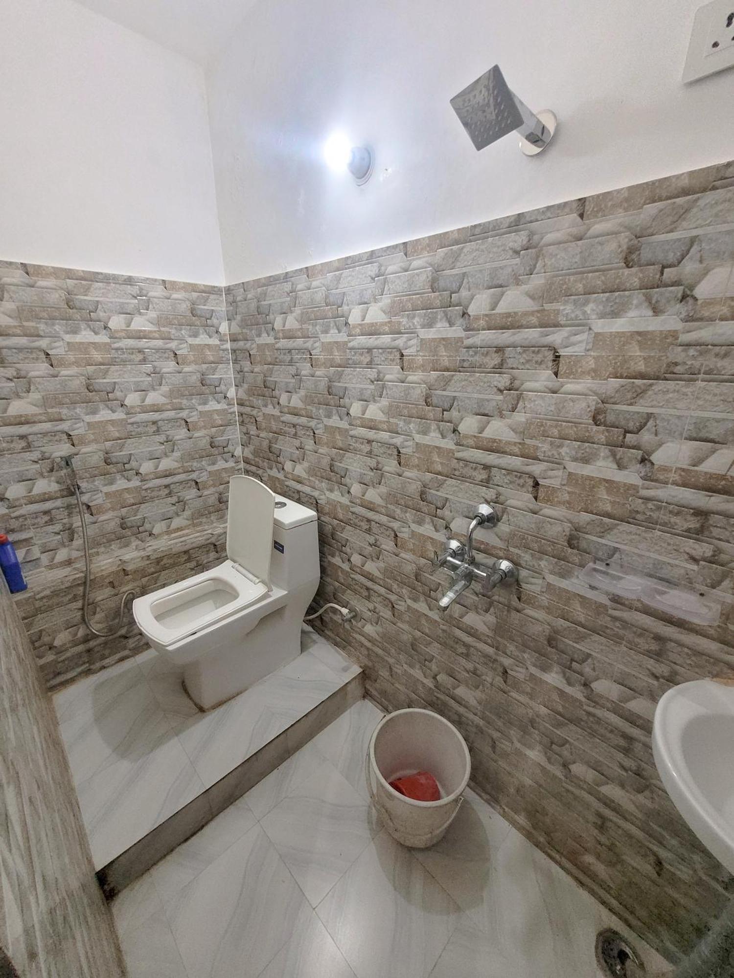 Pushpa Vatika Hotel Faizabad Luaran gambar
